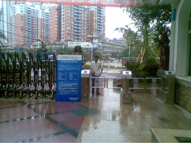 小區(qū)擺閘案例